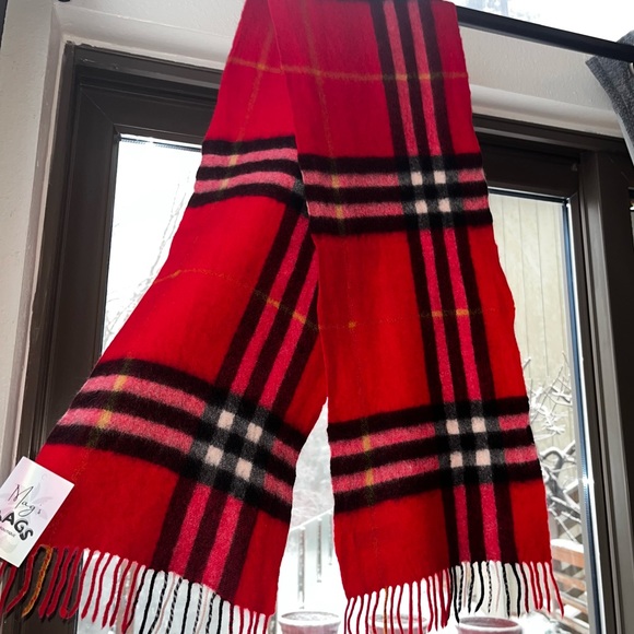 Burberry: Cashmere Giant Check Fringe Lambswool Scarf (Red) - Picture 11 of 14